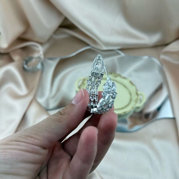 Elegant AAA Cubic Zirconia Hoop Earrings
Perfect Cut Like a Dimond - Picture 6 of 9